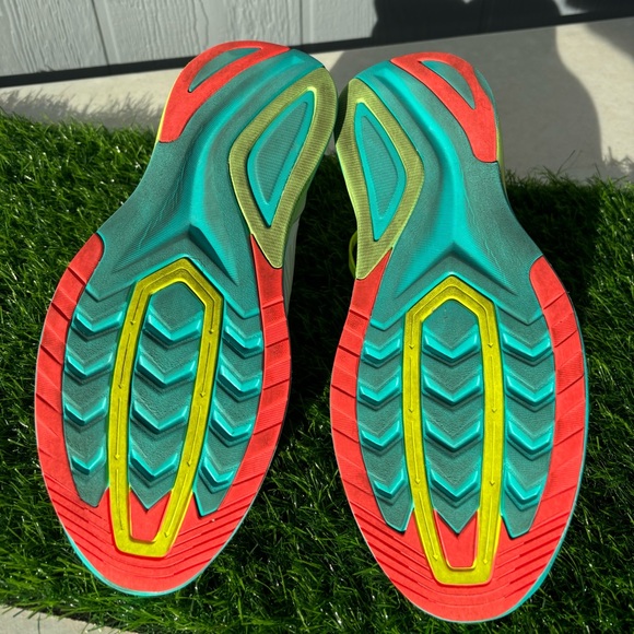 Saucony Endorphin Shift Men’s Athletic Running Shoes - Picture 5 of 10